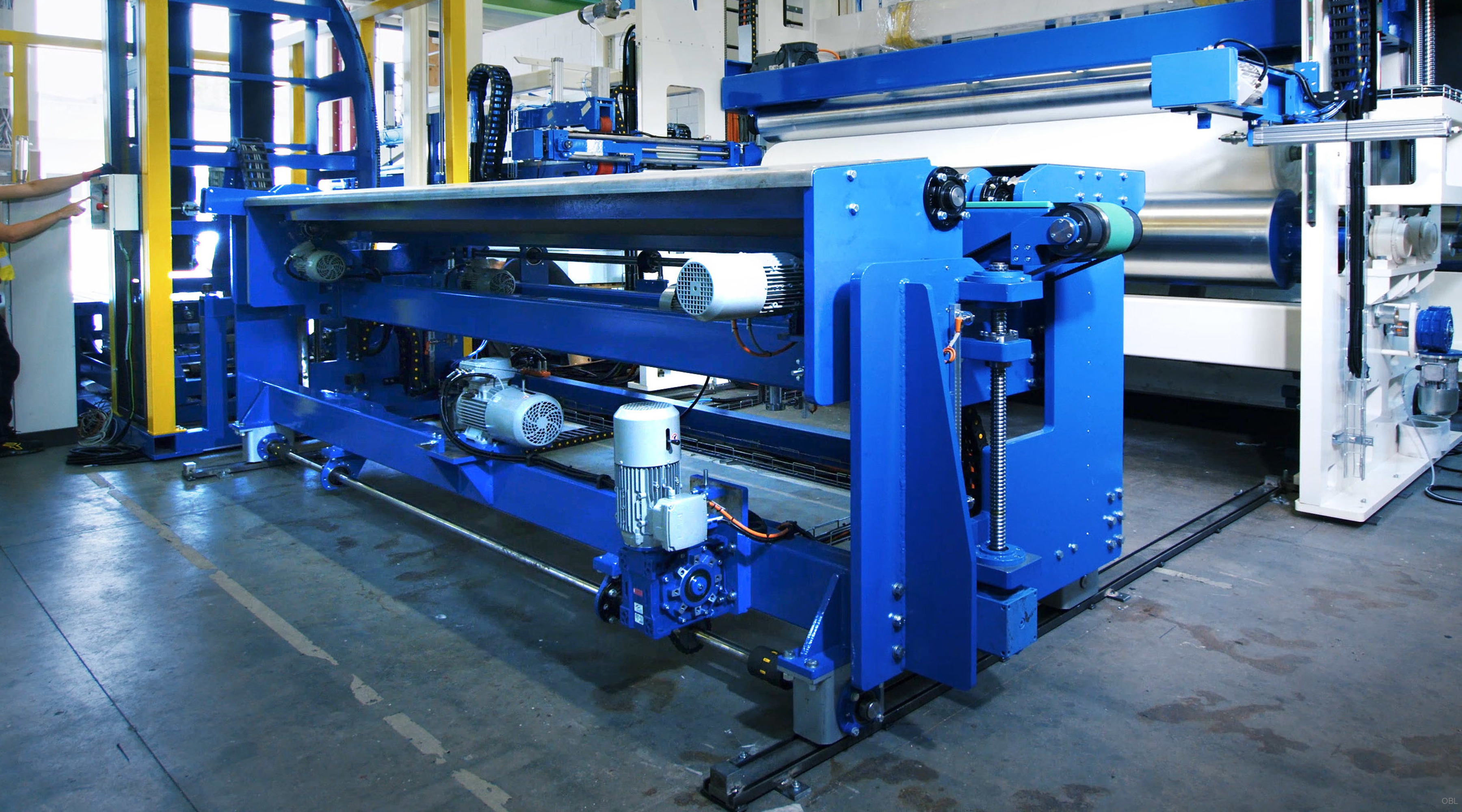 eShuttle Premium quality roll handling shuttle, works gently on spunlace, spunbond, airlaid and paper